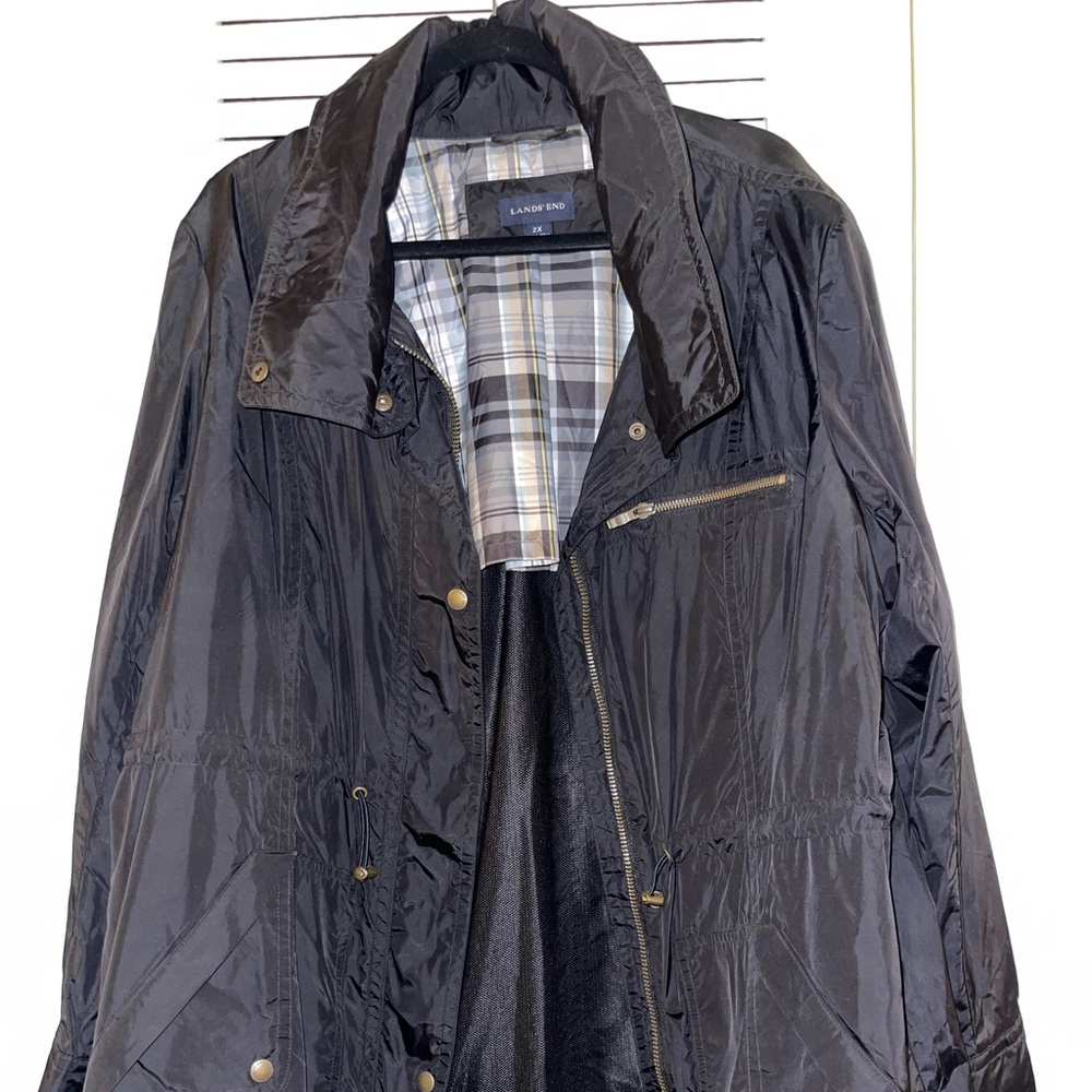 Lands End Women’s lightweight jacket black in color 2XL